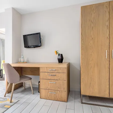 Ξενοδοχείο Maison 66, Riviera 3*