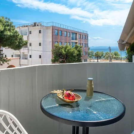 Maison 66, Riviera Hotel