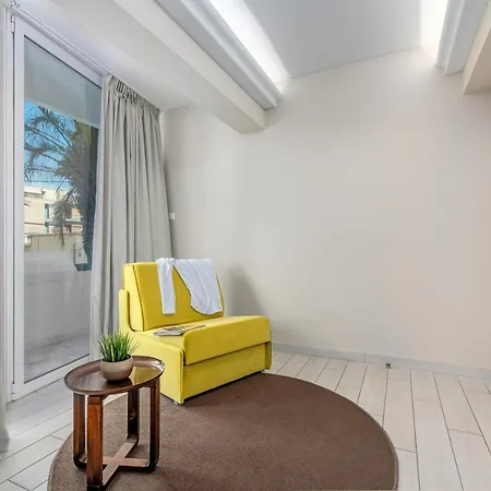 Otel Maison 66, Riviera 3*