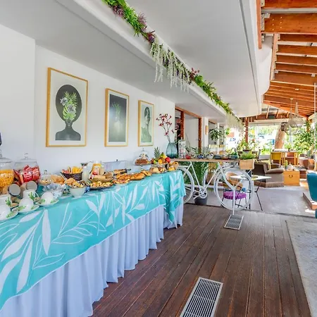 Maison 66, Riviera Otel Atina