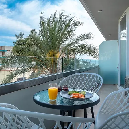 Maison 66, Riviera Otel