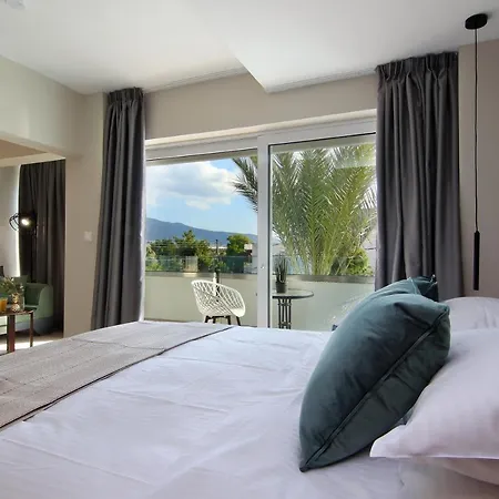 Maison 66, Riviera Otel Atina