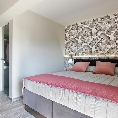 Maison 66, Riviera Otel Atina